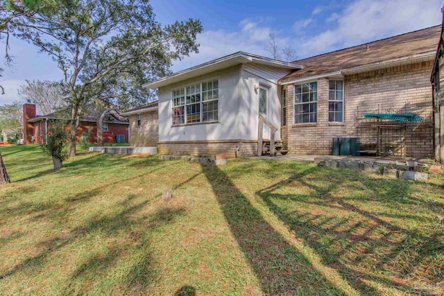 exterior space featuring a lawn