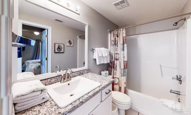 bathroom featuring a textured ceiling, toilet, visible vents, vanity, and shower / bath combo