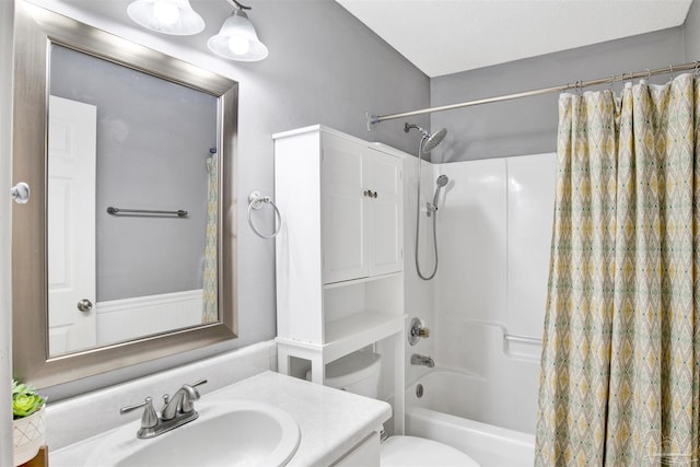2252 Valle Escondido Dr, Pensacola, FL 32526 - full bathroom featuring toilet, shower / bath combination with curtain, and vanity