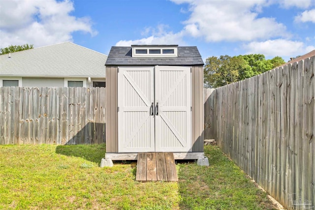 2252 Valle Escondido Dr, Pensacola, FL 32526 - view of shed with a fenced backyard