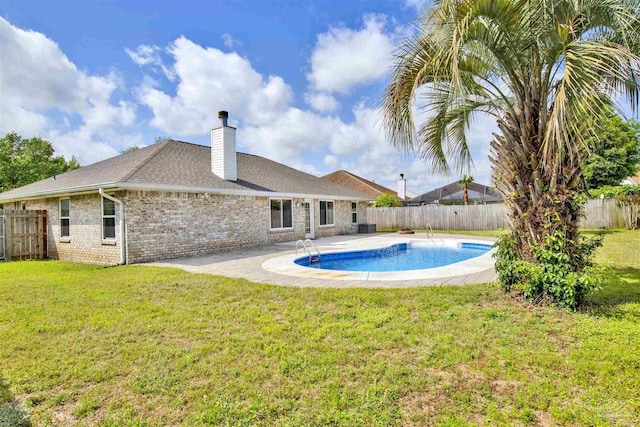 2252 Valle Escondido Dr, Pensacola, FL 32526 - view of swimming pool featuring a lawn, a fenced in pool, and a fenced backyard