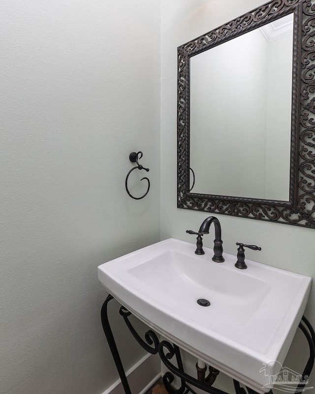 bathroom featuring a sink