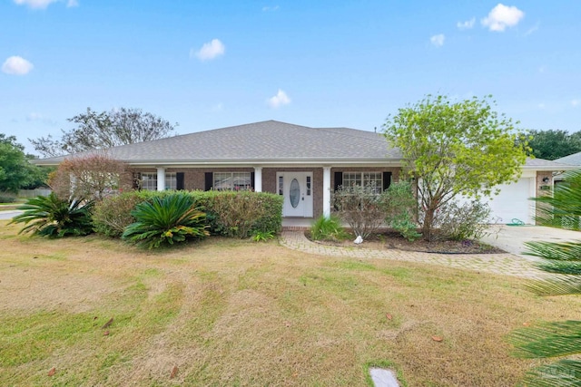 single story home featuring a front yard