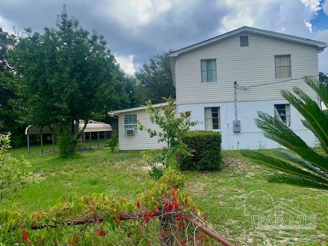 back of house featuring a yard