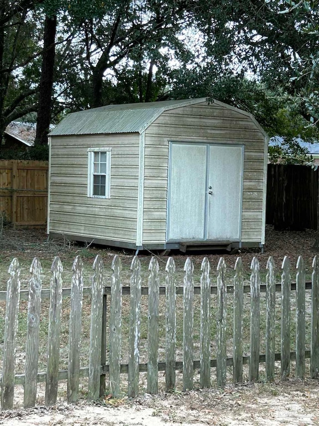 view of outbuilding