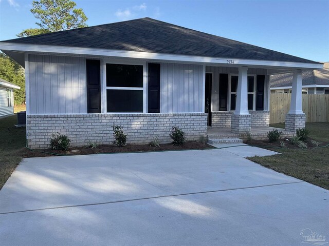 doorway to property with covered porch