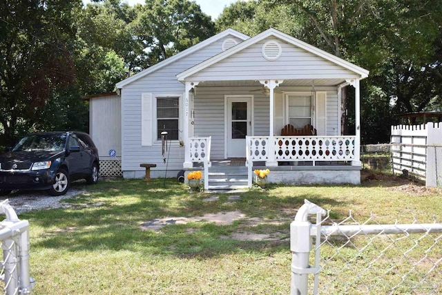 6017 Montgomery Ave, Pensacola, FL 32526 - view of front facade featuring covered porch, a front yard, and fence