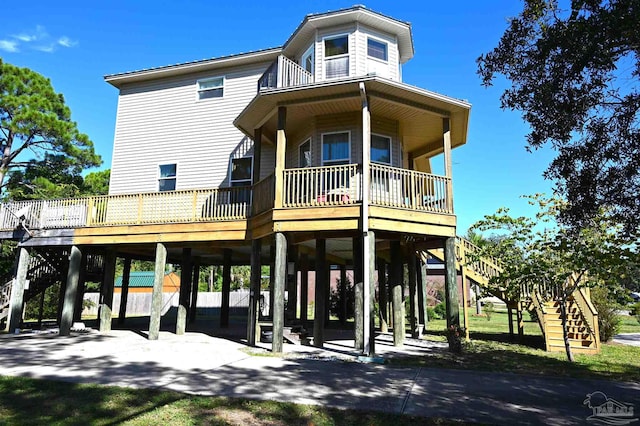 view of front of property featuring covered porch