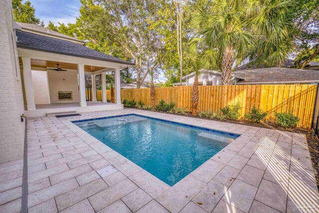 view of swimming pool with a patio and ceiling fan