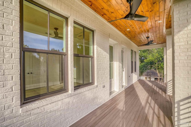 deck with ceiling fan