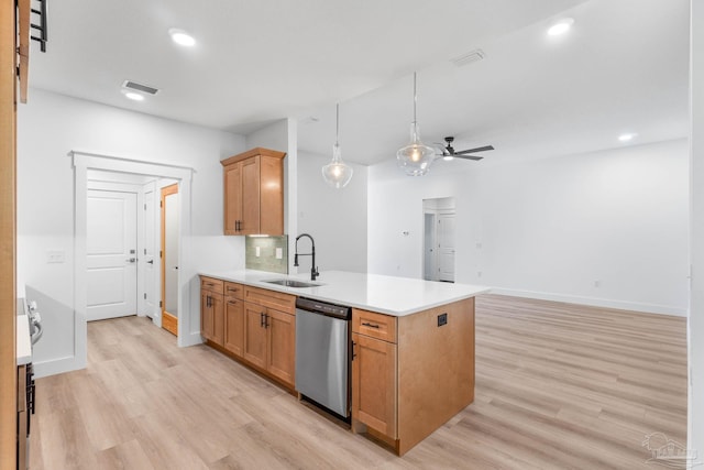 kitchen with sink, dishwasher, light wood-type flooring, and ceiling fan