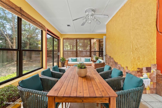 sunroom with ceiling fan