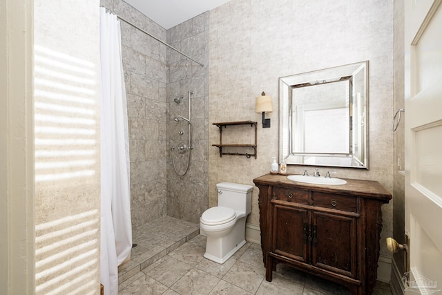 bathroom featuring a shower with shower curtain, vanity, and toilet