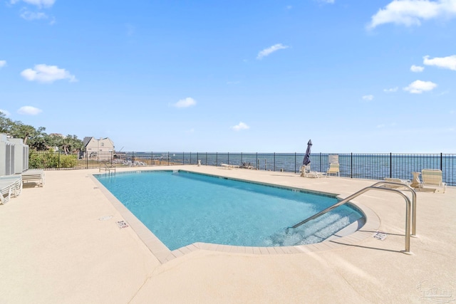 view of pool featuring a water view