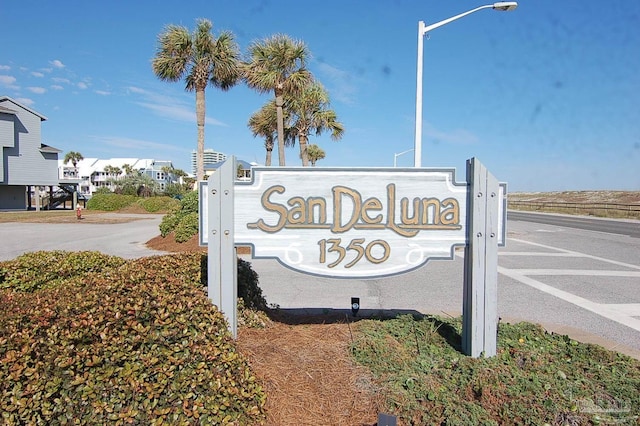 view of community / neighborhood sign