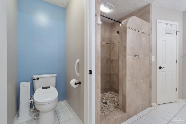 bathroom with tiled shower, tile patterned flooring, a textured ceiling, and toilet