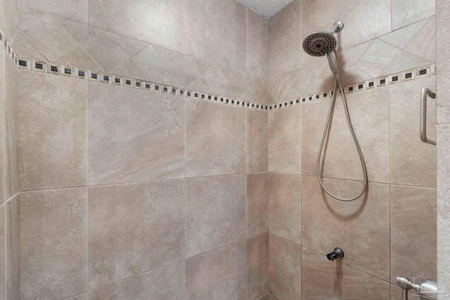 details featuring tiled shower