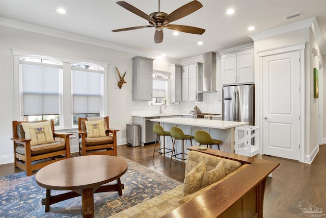 living room featuring visible vents, dark wood-style flooring, baseboards, and ornamental molding