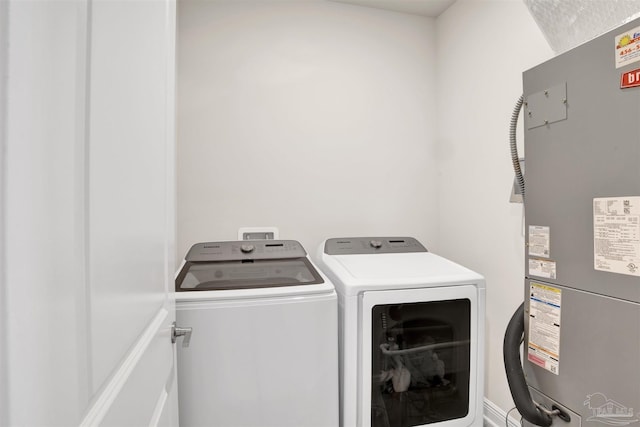 laundry area featuring laundry area, heating unit, and washing machine and clothes dryer