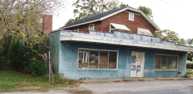 view of front of property