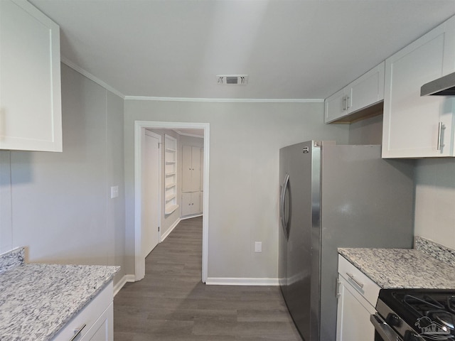 kitchen with visible vents, baseboards, crown molding, and white cabinetry