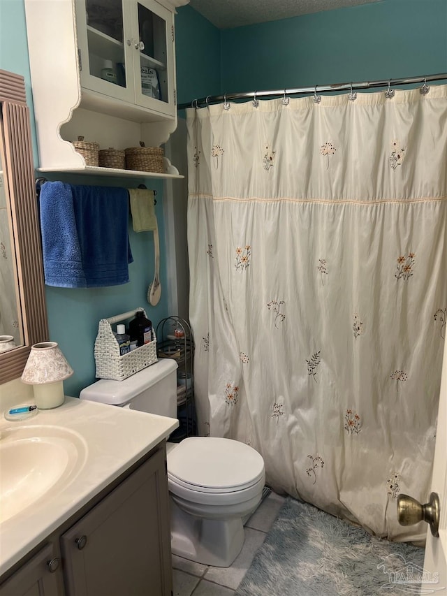 full bathroom featuring toilet, tile patterned flooring, vanity, and a shower with curtain