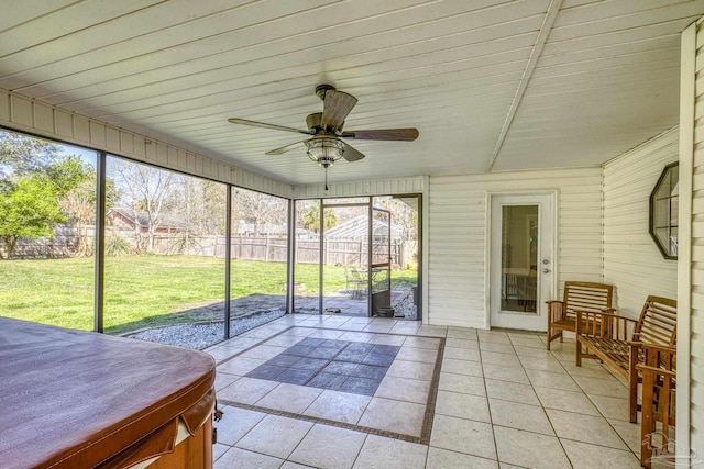 sunroom / solarium featuring a ceiling fan