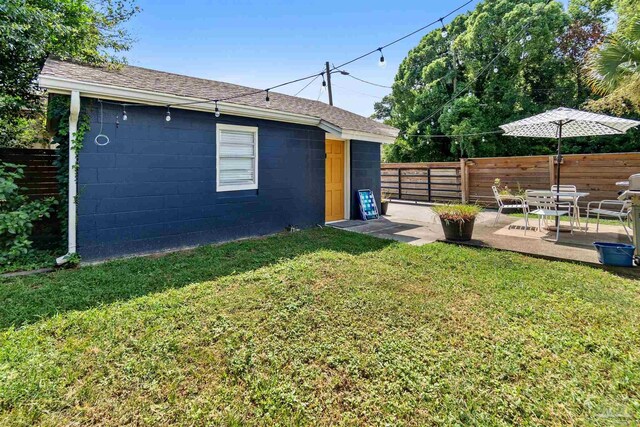 view of yard with a patio