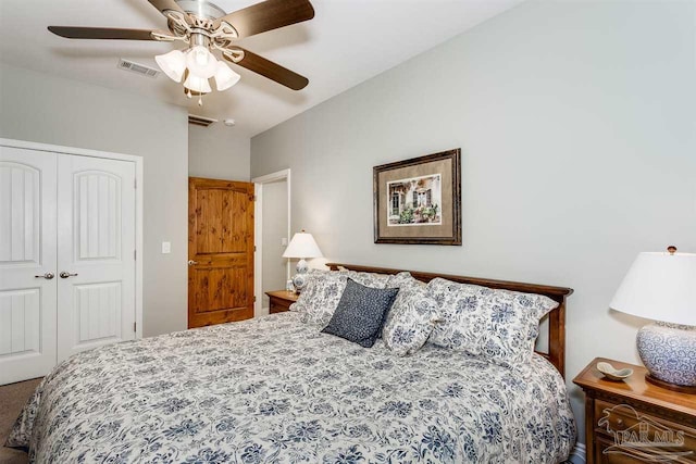 bedroom featuring ceiling fan and a closet