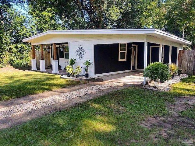 view of front facade with a front lawn and cooling unit