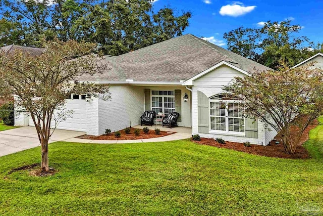 view of front of property featuring a front yard and a garage