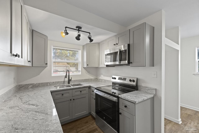 kitchen featuring dark hardwood / wood-style flooring, gray cabinets, sink, and stainless steel appliances