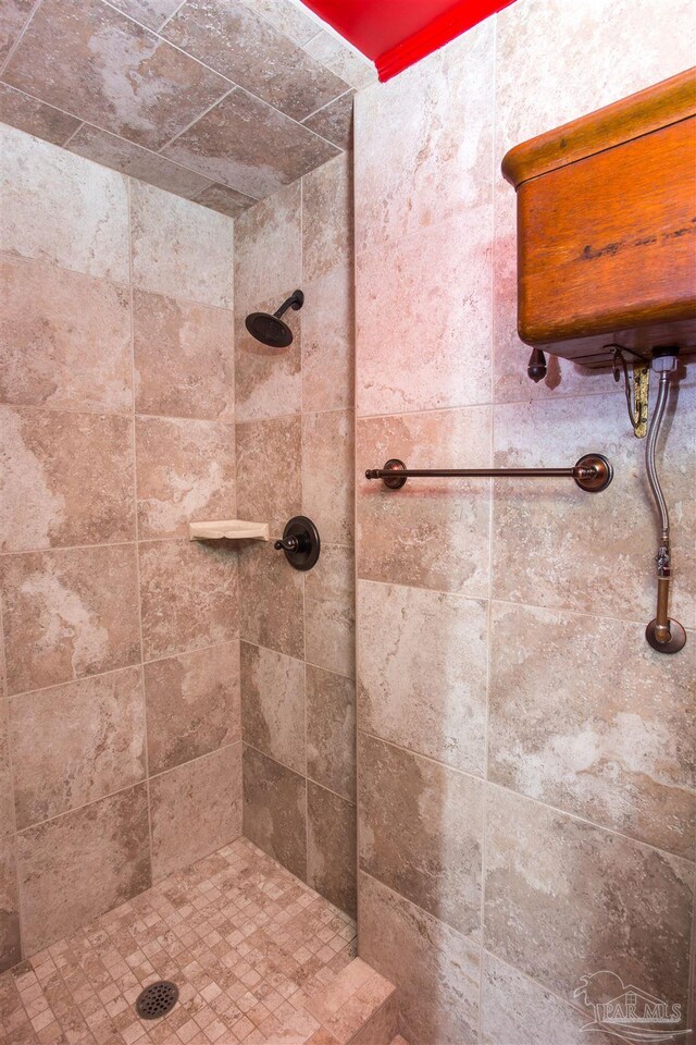 bathroom with tiled shower