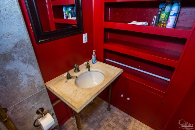 bathroom featuring sink