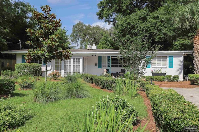 1609 N Spring St, Pensacola, FL 32501 - view of front of home featuring a chimney