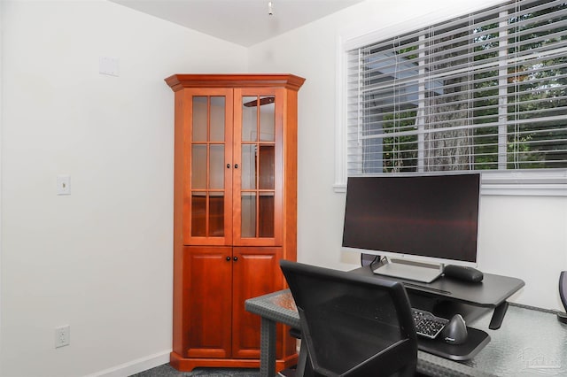 1609 N Spring St, Pensacola, FL 32501 - office with baseboards