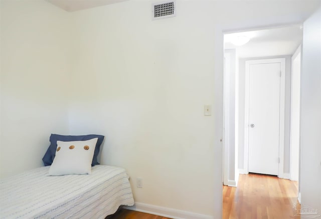 1609 N Spring St, Pensacola, FL 32501 - bedroom with light wood-style flooring and baseboards