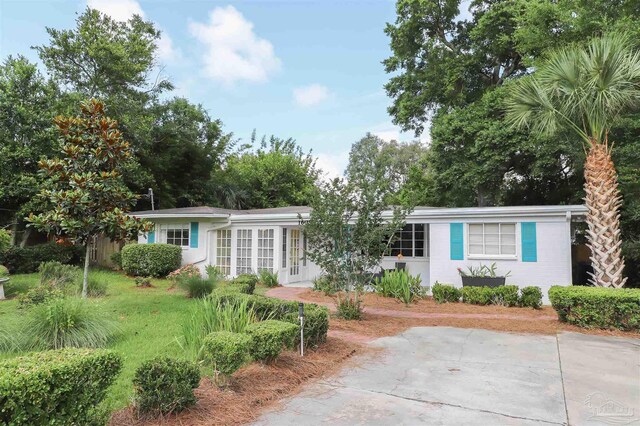1609 N Spring St, Pensacola, FL 32501 - ranch-style home featuring french doors