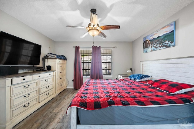 5590 Meadow Creek Pl, Gulf Breeze, FL 32563 - bedroom featuring wood finished floors, a textured ceiling, and a ceiling fan