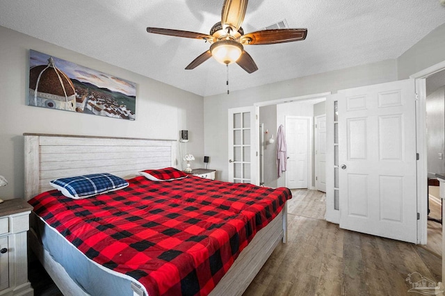 5590 Meadow Creek Pl, Gulf Breeze, FL 32563 - bedroom with wood finished floors, a textured ceiling, and ceiling fan