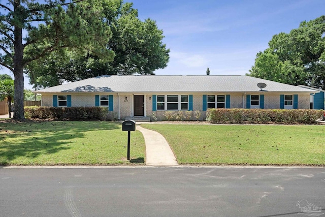 ranch-style house featuring a front lawn