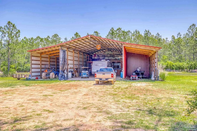 view of outdoor structure featuring a yard