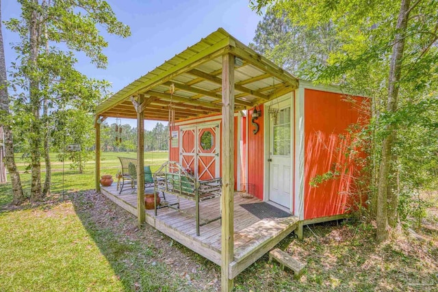 view of outdoor structure with a yard