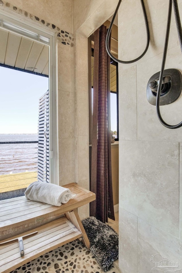 4552 Bayside Dr, Milton, FL 32583 - bathroom featuring tiled shower and a water view