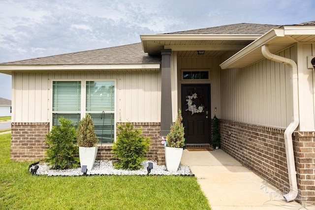 entrance to property featuring a yard