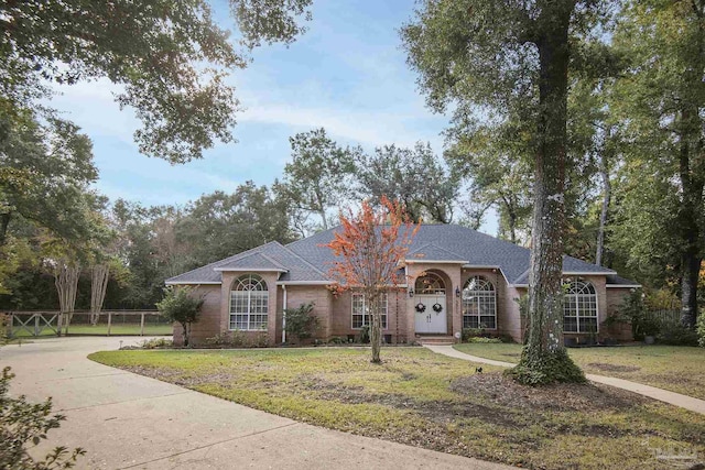 ranch-style home featuring a front yard