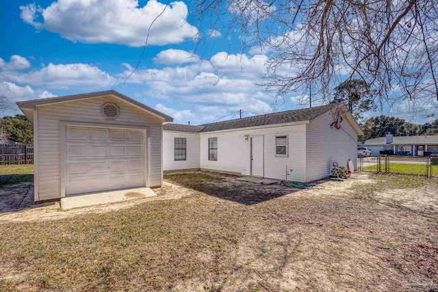 view of front facade featuring a garage, an outdoor structure, and a front yard