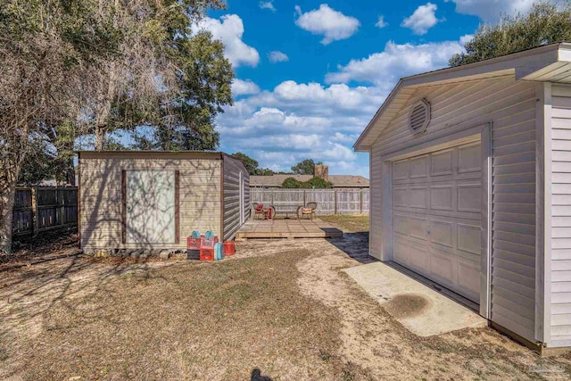 view of yard with an outdoor structure and a garage