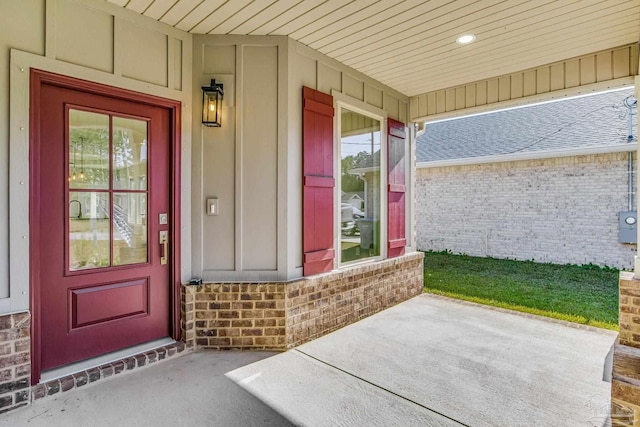 property entrance featuring covered porch