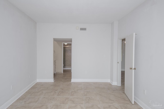 spare room featuring light tile patterned flooring